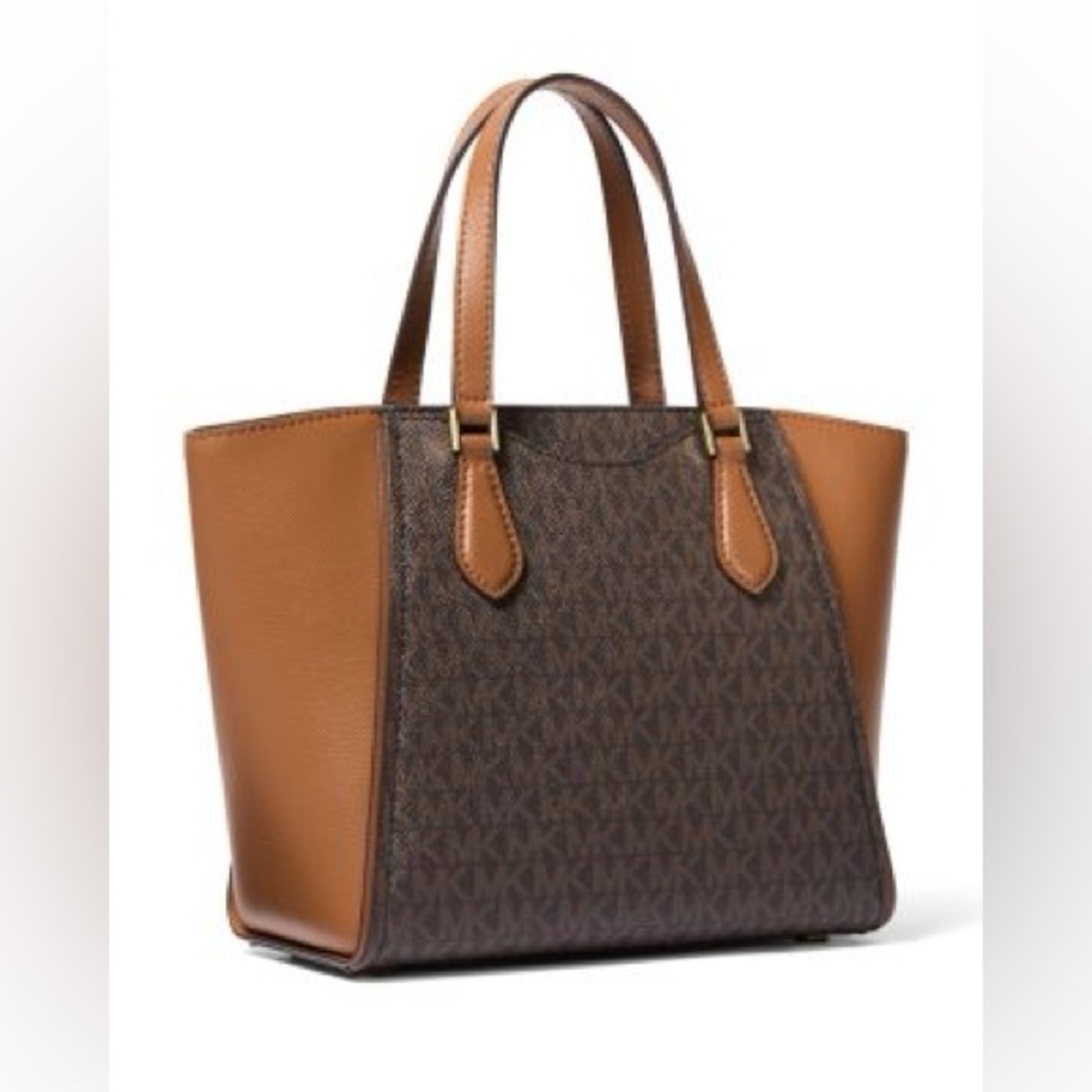 Michael Kors
Taryn Small Convertible Tote Crossbody